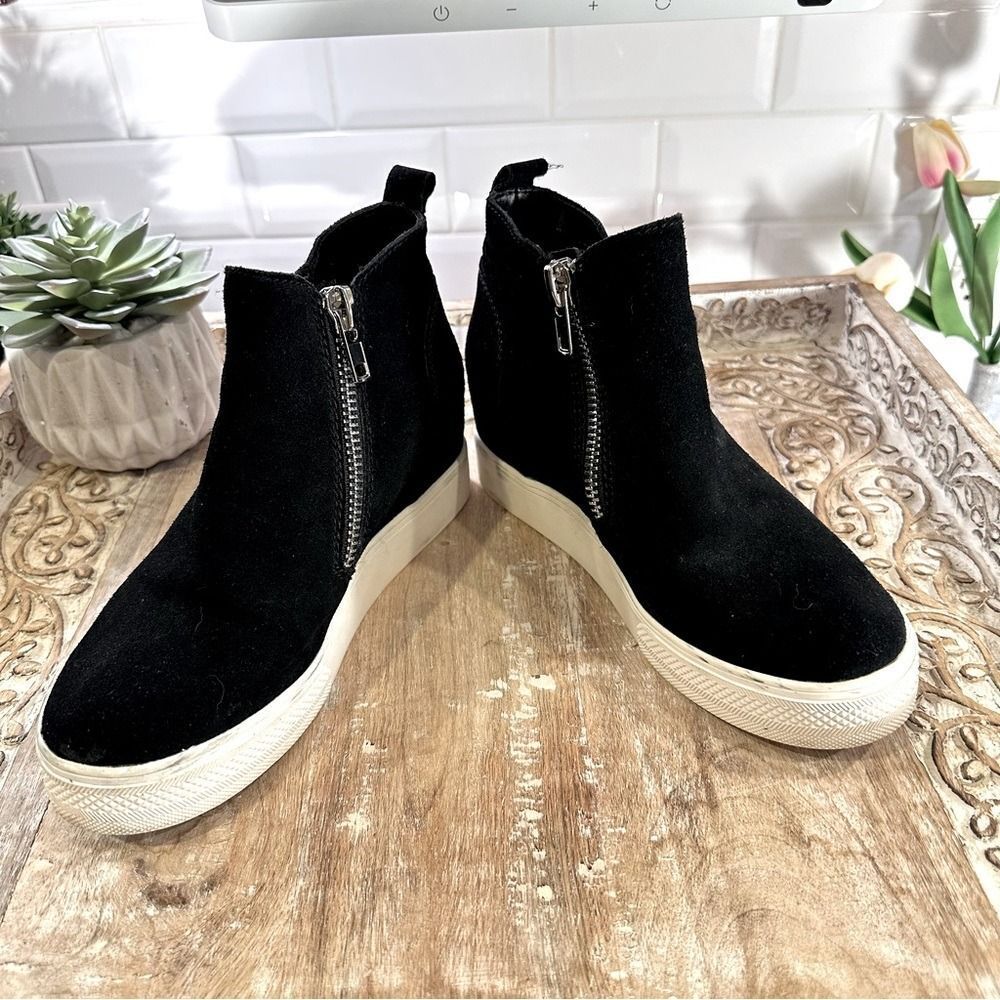 Steve Madden Suede Sneakers Size 7.5